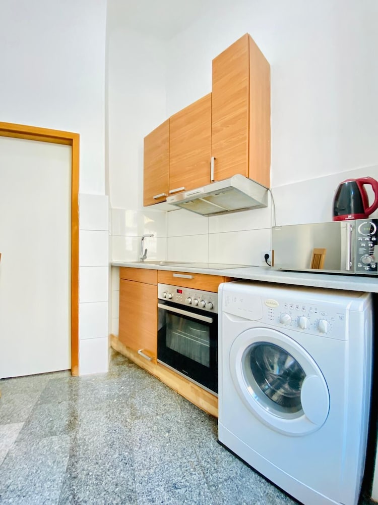 Cozy 1BR Apartment Near Danube River