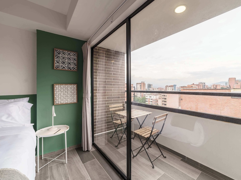 w Engaging Loft w Balcony in Laureles