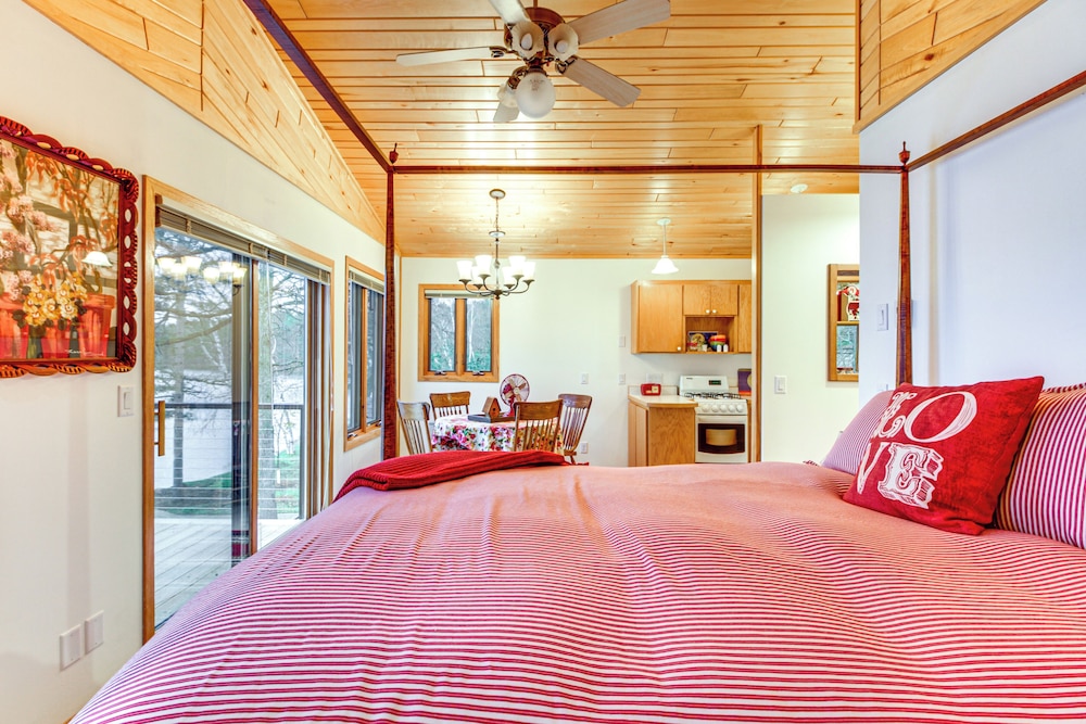 Short Drive to Itasca State Park - Waterfront Home