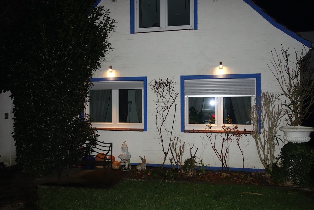 Tolstov-Hotels Large 3 Room Apartment with Garden