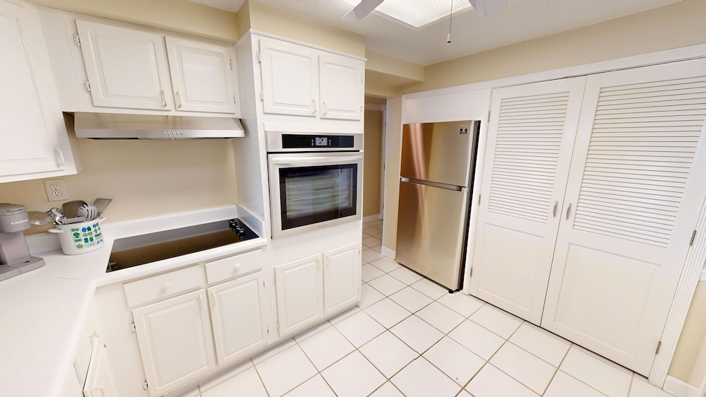Shoreline Towers 2043 2 Bedroom Condo