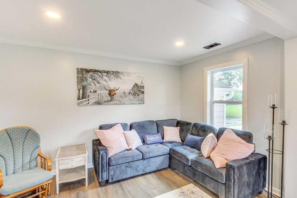 11 Mi to Smithville Lake: Private Home Near Winery