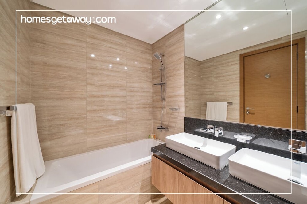 Modern 2BR – Canal-Side Elegance