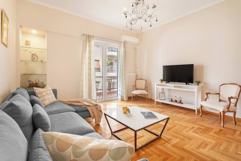 Stylish apt steps from Acropolis by GHH