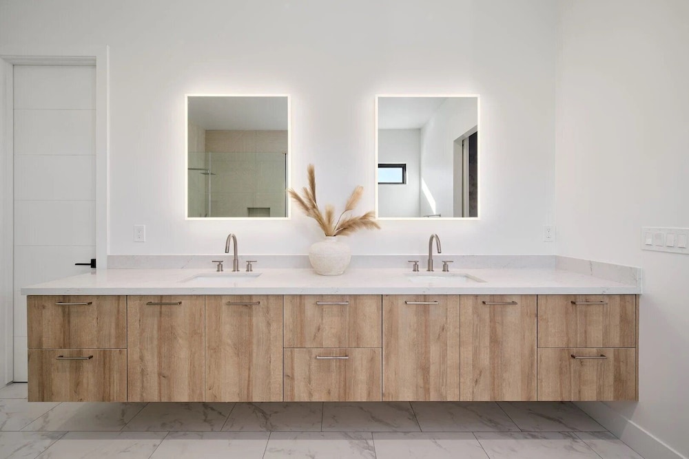 Luxe - Solstice Retreat - Heated Pools - 2 Homes