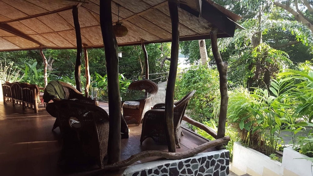 Bahay Isla Sanctuario