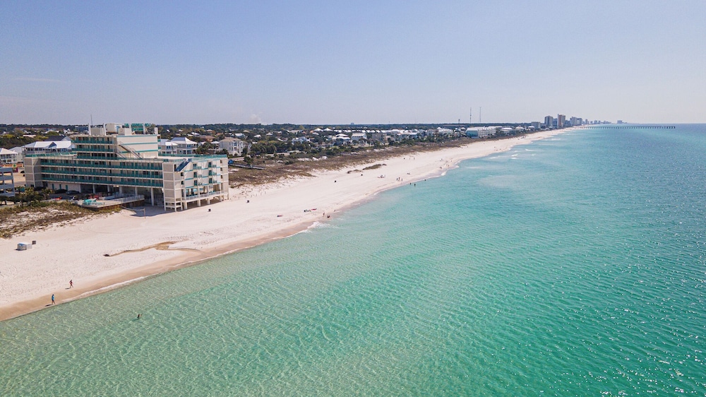 Coral Cove Beachfront Condo for 3 w/ Onsite Pool