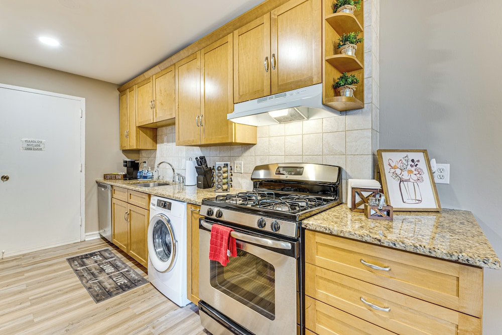 Walkable Condo < 1 Mi to Centennial Olympic Park!
