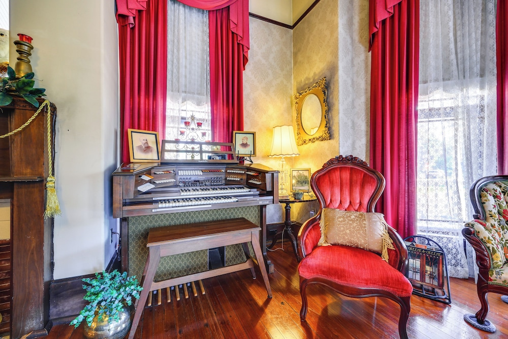 Grand Gables: Home 1 Block to St Johns River