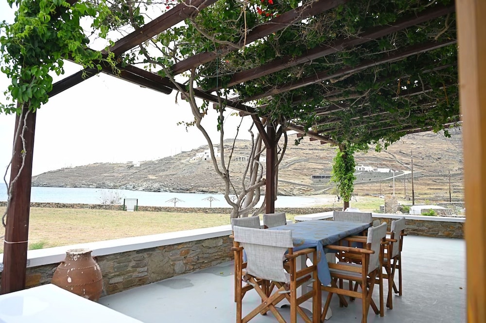Simousi Beach House