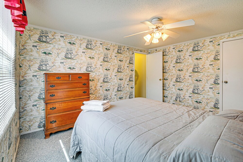 Walk to Surfside Beach: Home w/ Pool Access