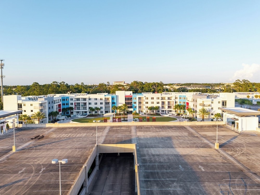 Daytona 3BR Getaway Pool, Gym, Pet Friendly