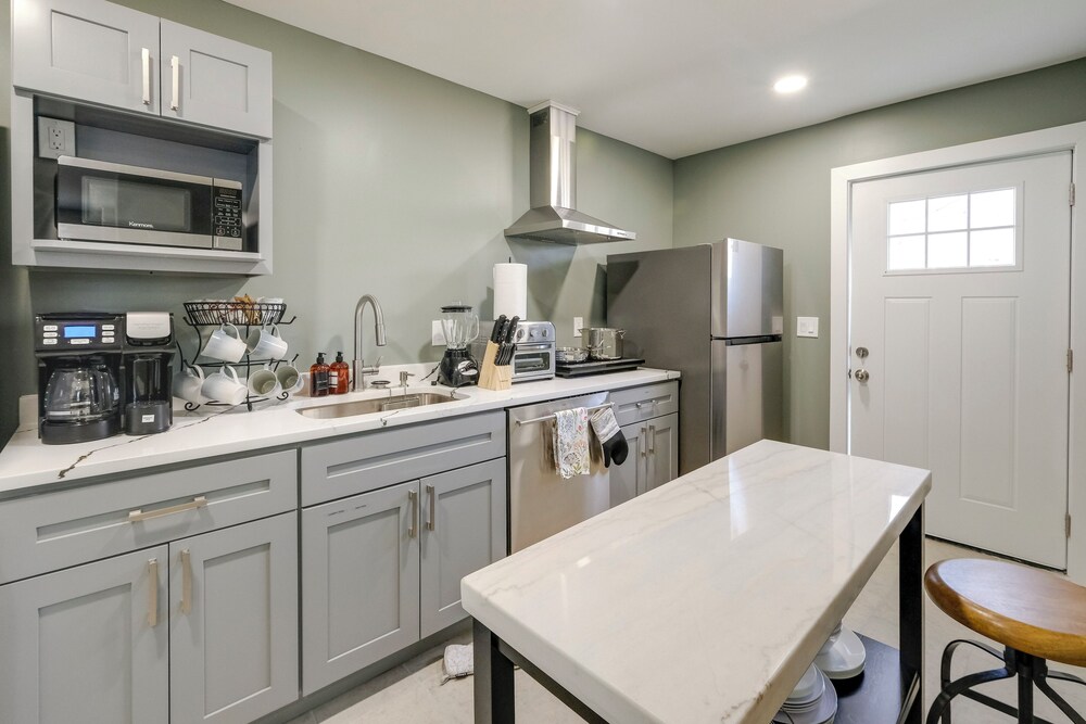 18 Mi to DC: Upscale Apartment in Fort Washington!
