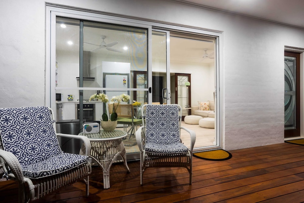 Beautiful Pet Friendly 1BR Cottage With Patio