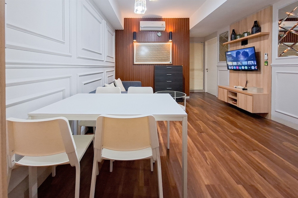 Modern Neutral 2Br At The Ayoma Apartment