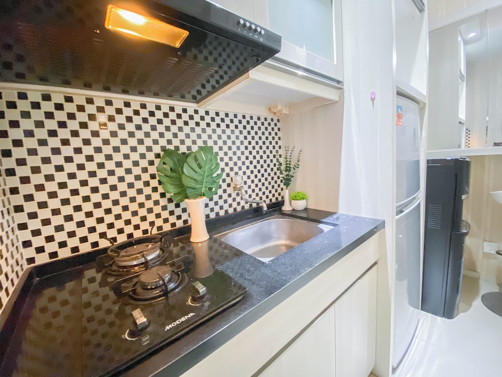 Spacious 2Br At Apartment Parahyangan Residence