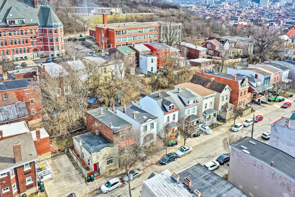 Cozy Boho-chic Loft ~ 2 Mi to Downtown Cincinnati view 4