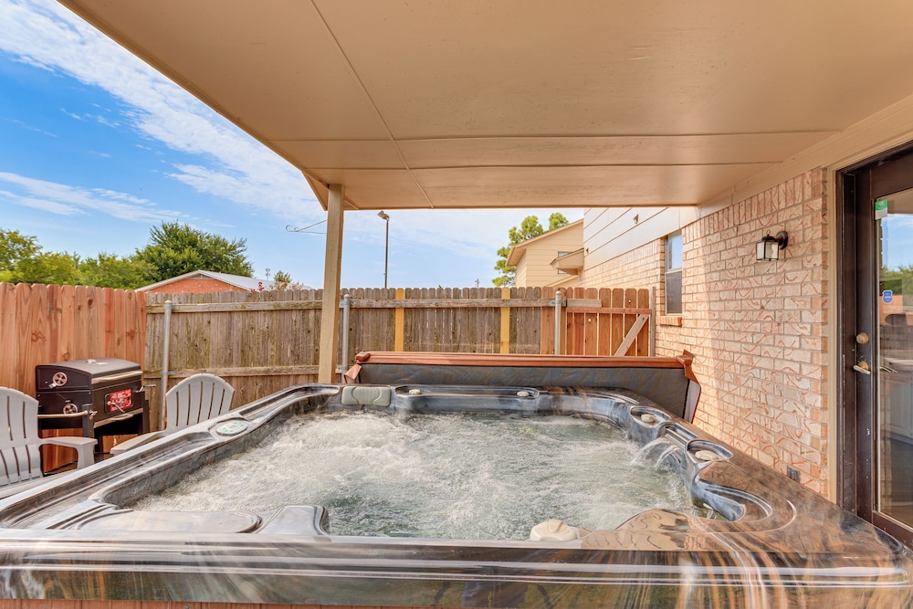 South OKC Home w/ Game Room: 18 Mi to OU Campus!
