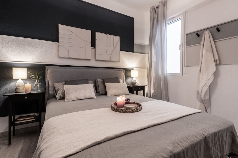 Zambrano - 4 Bedrooms and Office in Trafalgar