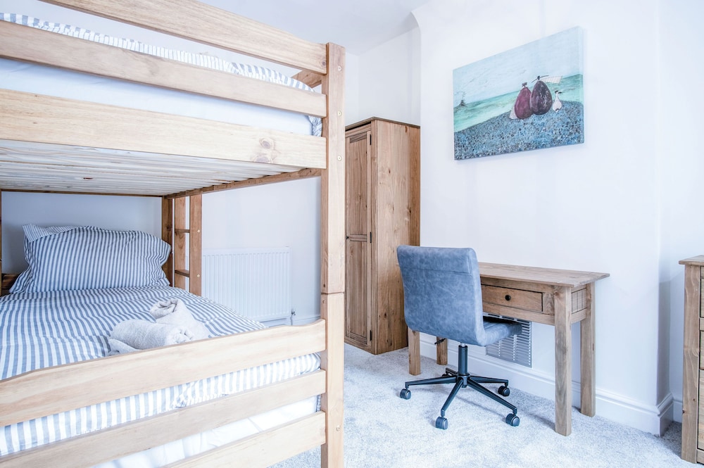 Castle Square - 2 Bedroom - Mumbles view 2