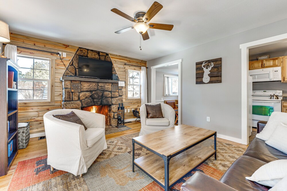 Steps to Estes Lake: Mtn-view Hideaway w/ Hot Tub!
