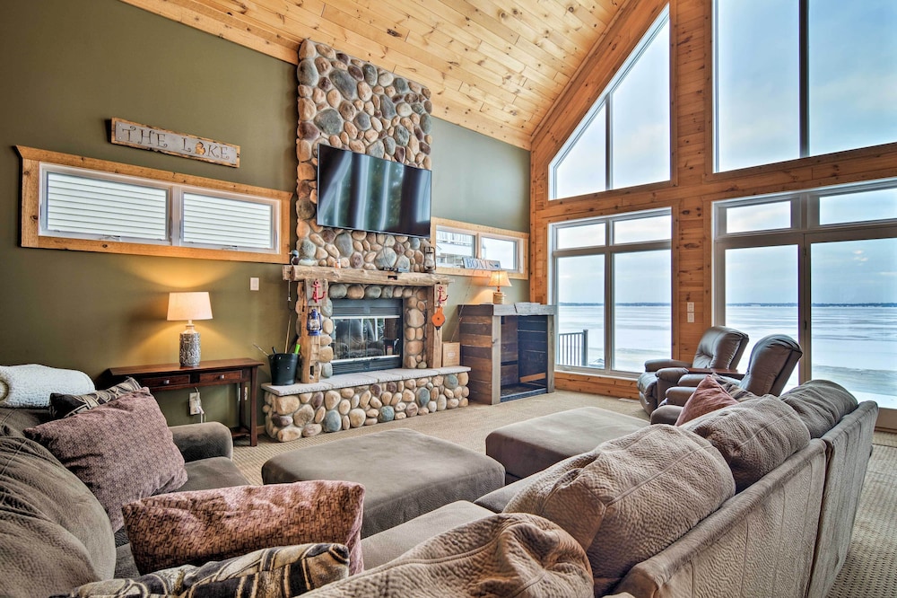Cadillac Vacations - Family-friendly Lake Mitchell Oasis: Hike  Ski! - Property Image 1