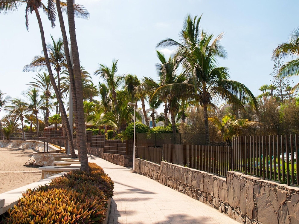 Belvilla by OYO Beach House Adelfas