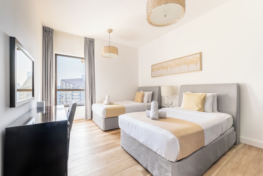 Luxe Marina View Retreat - 2BDRM