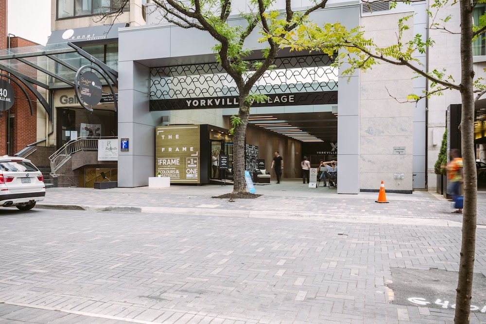 QuickStay - Class in Yorkville (Yonge & Bloor)