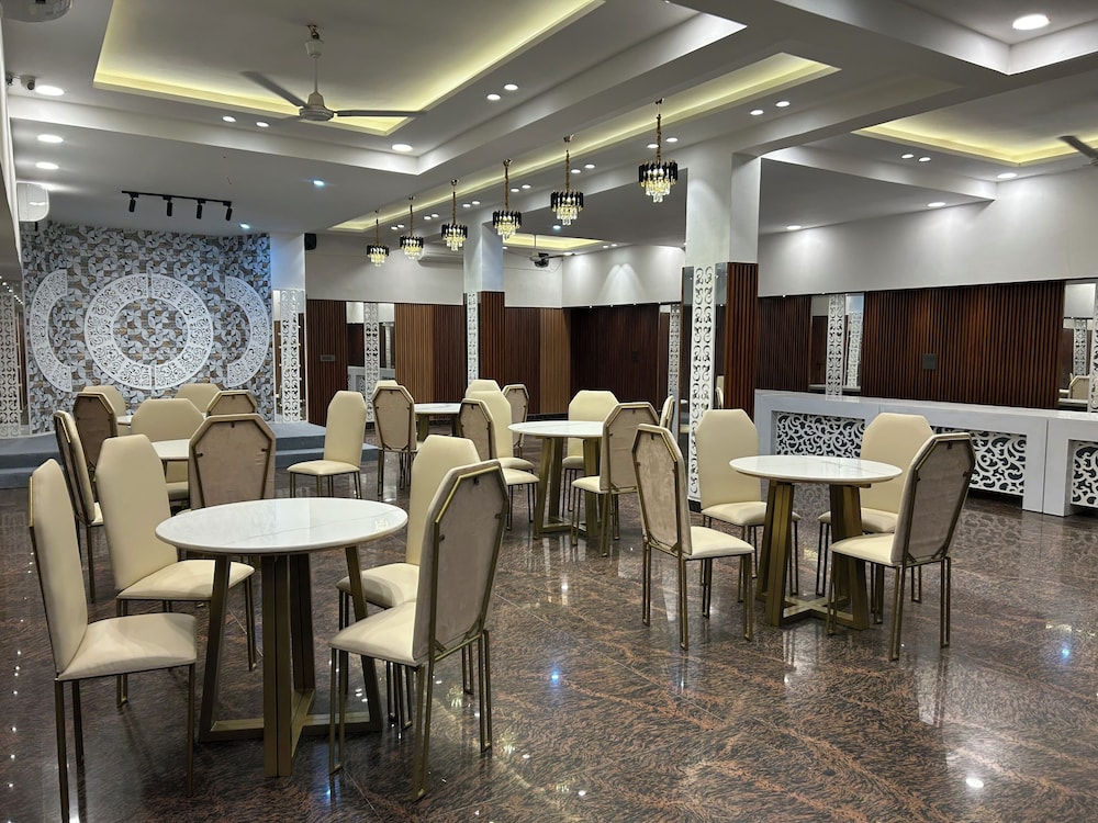 Hotel Future Inn and Banquet