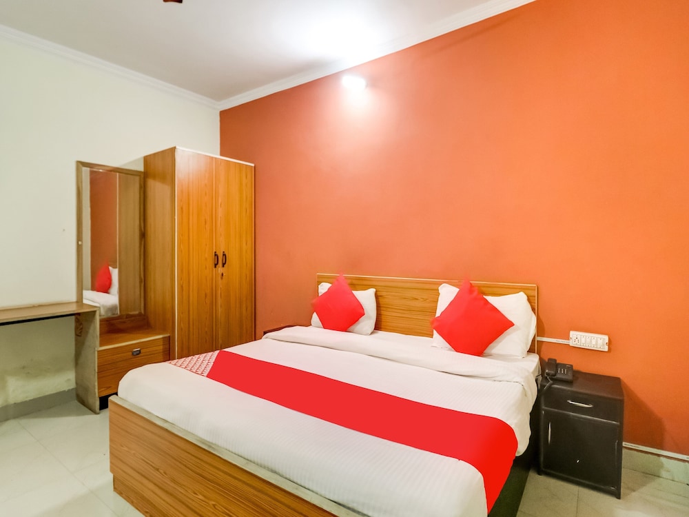 OYO 10877 Hotel R K Residency
