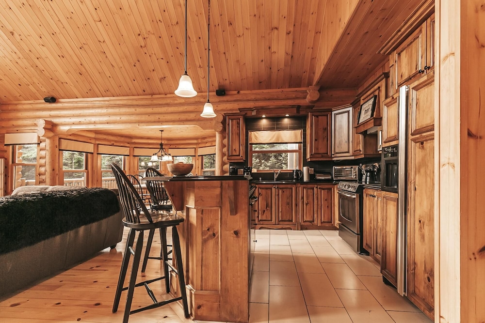 Harfang 51 - Stunning log Cottage With Private hot tub Pool and Scandinavian dry Barrel Sauna