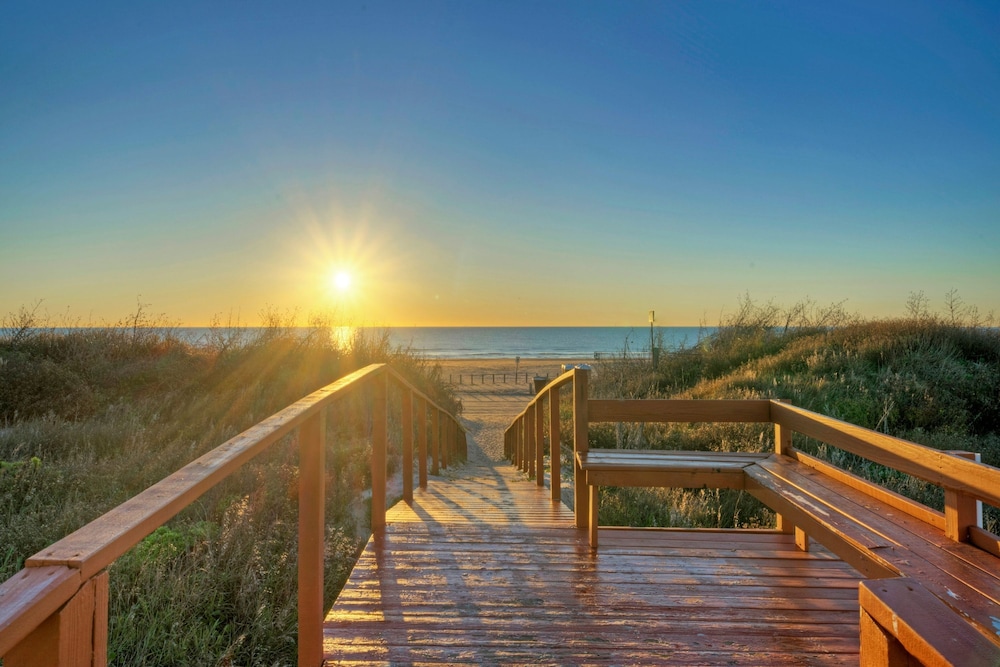 Seaside Blessing by Avantstay Beach Access Pool