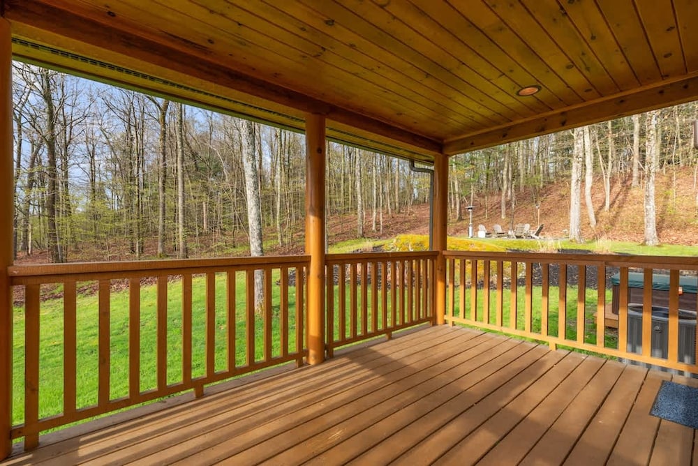 Luxury Private Estate w Pool Near Rhinebeck