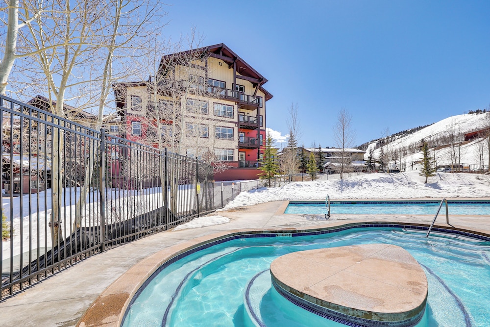 Walk to Ski Lift: Granby Ranch Family Retreat!