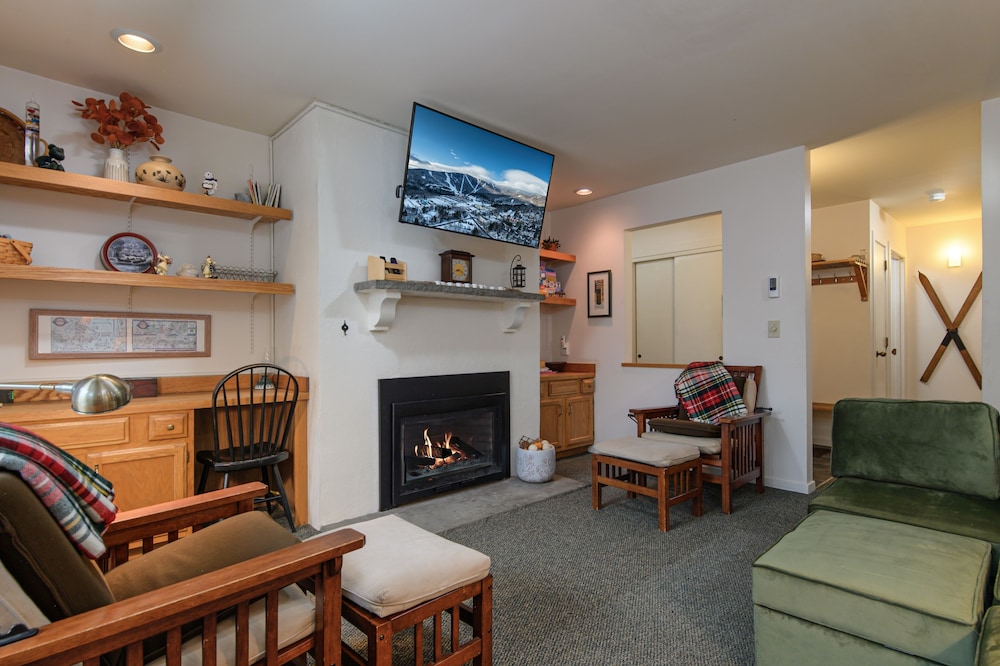 Glades 13 2 Bedroom Condo
