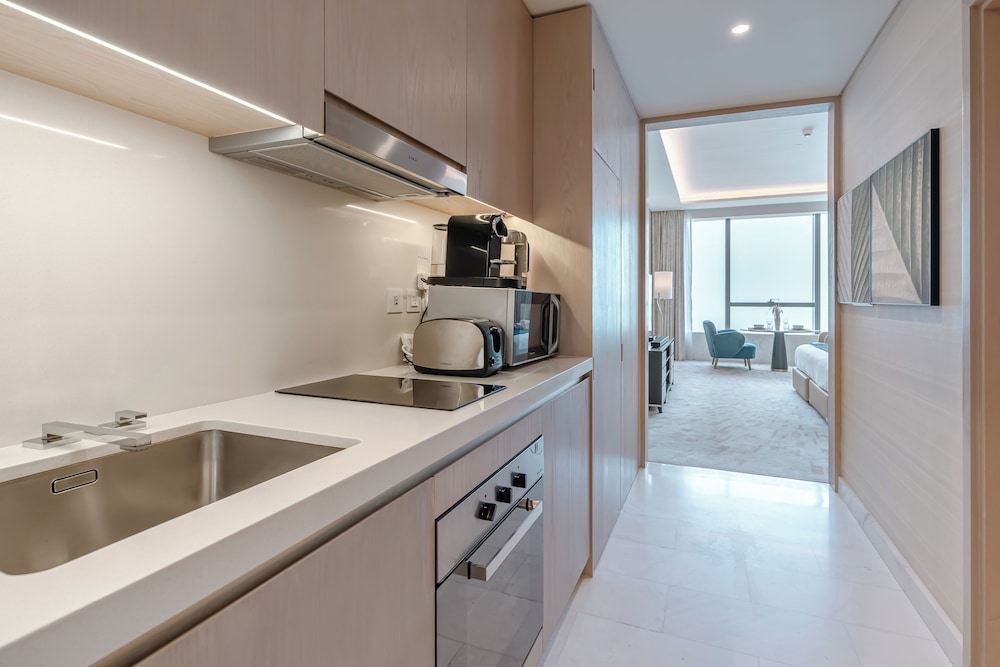 PVH - Modern Studio - Palm Tower