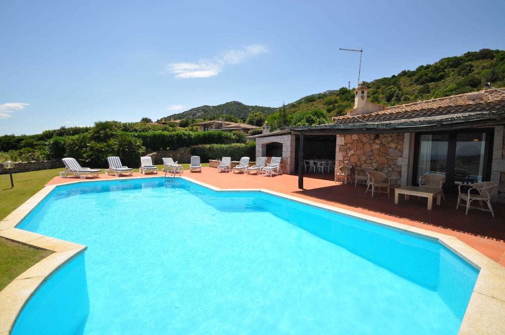 Villa Lara 2 en Arzachena — recepcion & lobby