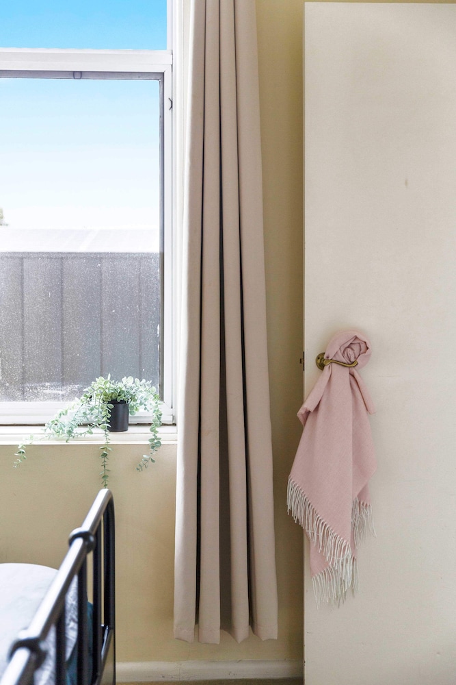 A Comfy & Cozy Apt in Clifton Hill, Free Parking