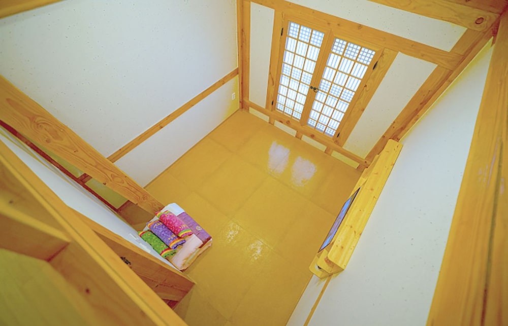 Lee Ga Hanok
