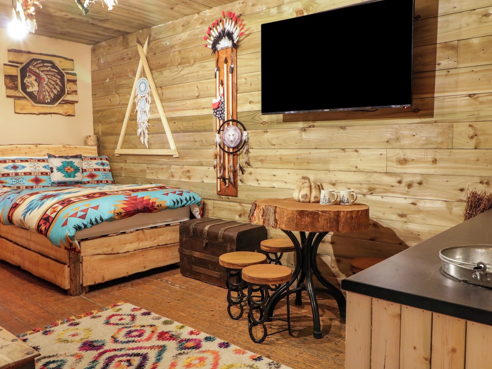 Apache Falls Lodge