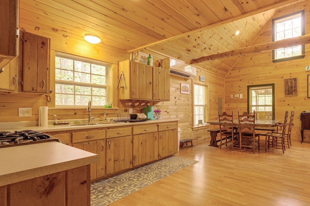 2 Mi to Marina & Beach: Frye Island Retreat!
