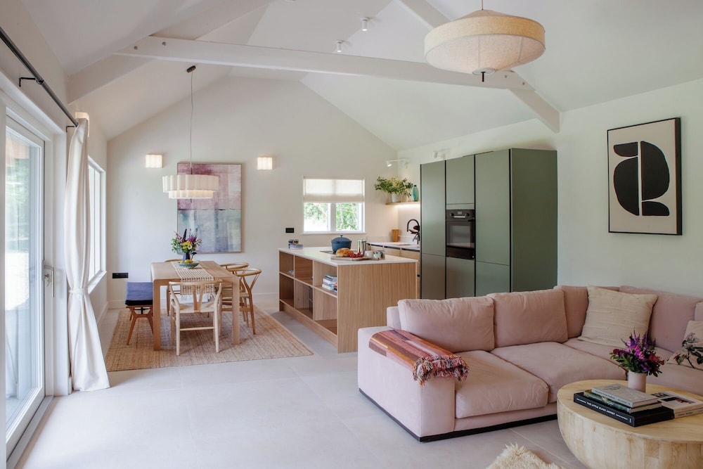 2-bed Eco Friendly Home - Sleeps 4 - Parking