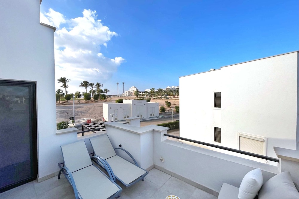 Xuru Stays I Haute & Hand-picked 4bdr Villa Private Pool