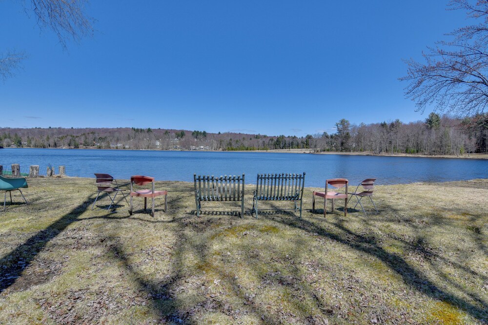 Kayaks & Canoes: Lake-view Retreat in Ellenville!