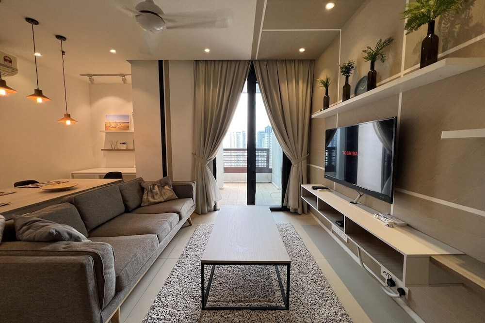 Arcoris Mont Kiara Apartments by Emily in Town