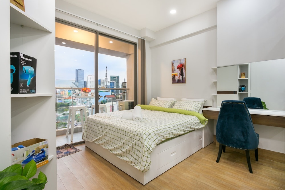Jennifer House - Millenium Apartment