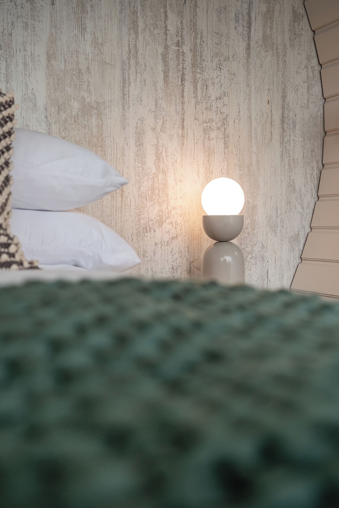 Stunning EcoRetreat Pods in Old Chalford