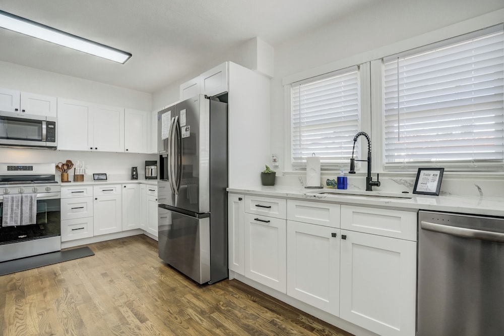 1318 E Pikes Peak