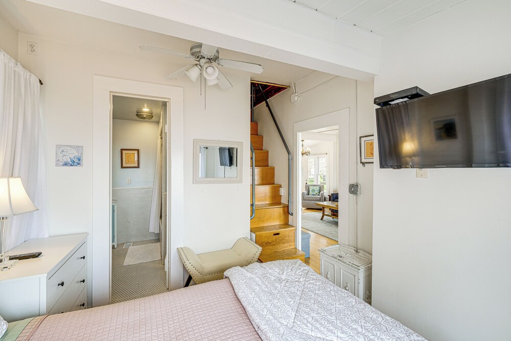 Walk to La Jolla Cove: Dtwn Cottage w/ Ocean View!